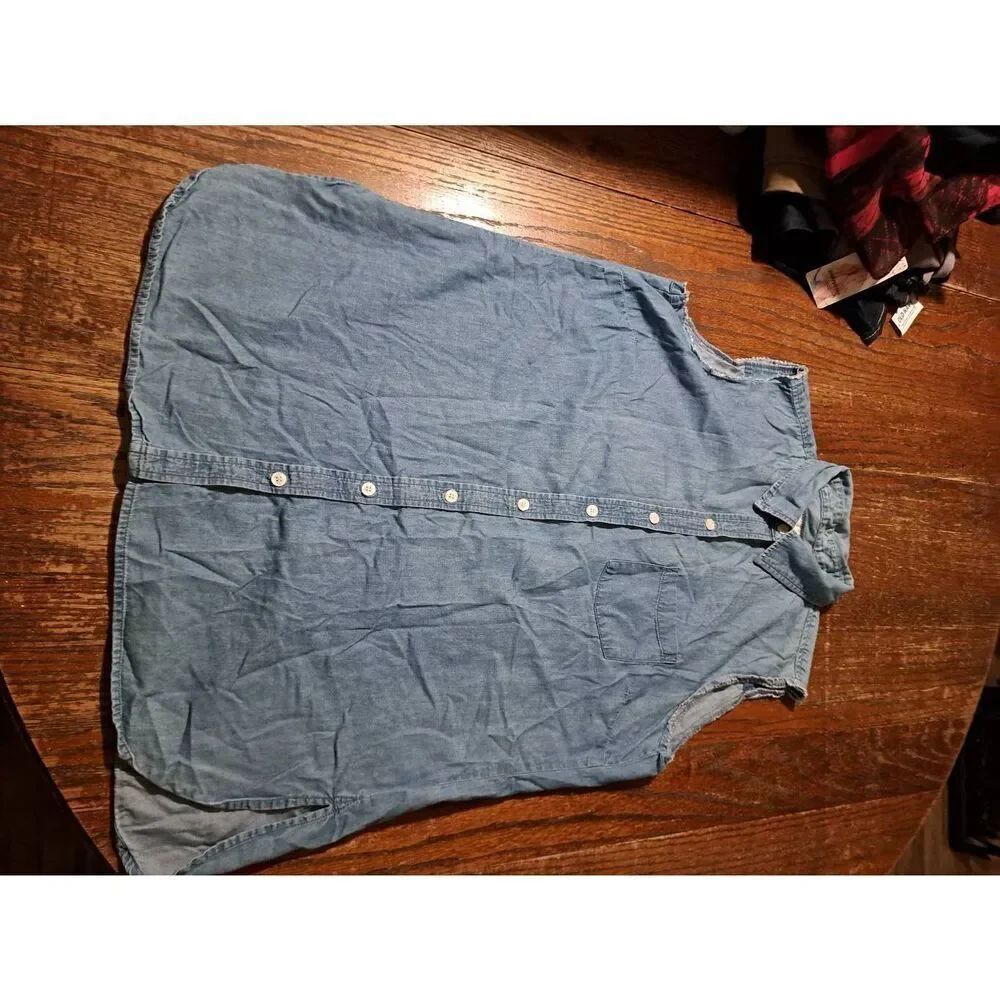 I Love H81 LA Size Medium Denim Look Sleeveless Button Front Blouse Shirt Top
